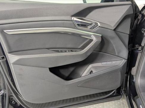 Used 2022 Audi e-tron Premium w/ Convenience Plus Package image 12