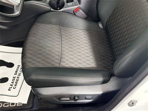 Used 2020 Nissan Rogue SV image 18