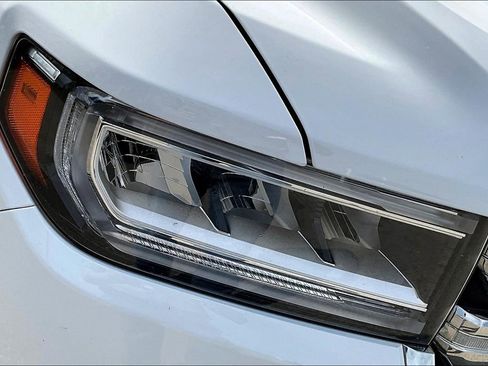 Used 2023 GMC Acadia SLE image 43