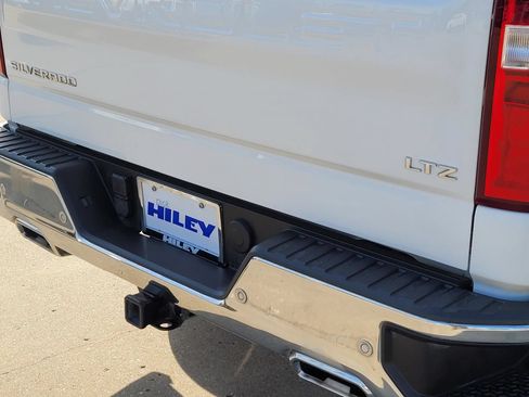 Used 2024 Chevrolet Silverado 1500 LTZ w/ Z71 Off-Road Package AWD/4WD image 5