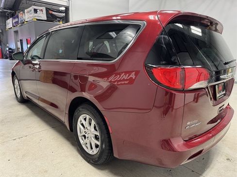 Used 2023 Chrysler Voyager LX FWD image 6