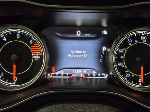 Used 2019 Jeep Cherokee Limited image 16