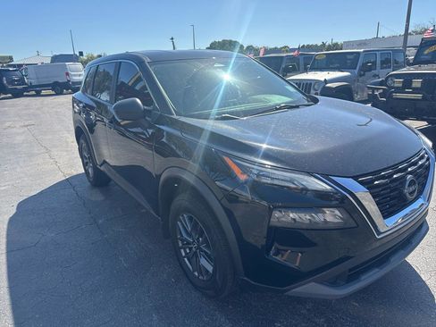 Used 2023 Nissan Rogue S FWD image 2