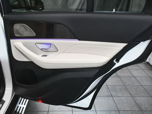 Used 2025 Mercedes-Benz GLE 450e 4MATIC w/ AMG Line Exterior image 15