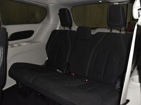 Used 2023 Chrysler Voyager LX FWD image 31