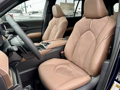 New 2026 Toyota Grand Highlander AWD Hybrid image 24