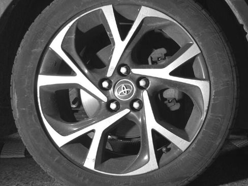 Used 2018 Toyota C-HR XLE image 33