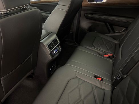 New 2026 Volkswagen Atlas SE image 11