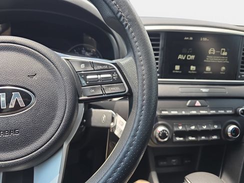 Used 2022 Kia Sportage LX AWD/4WD image 17