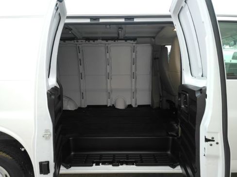 Used 2020 Chevrolet Express 2500 w/ Driver Convenience Package RWD image 5