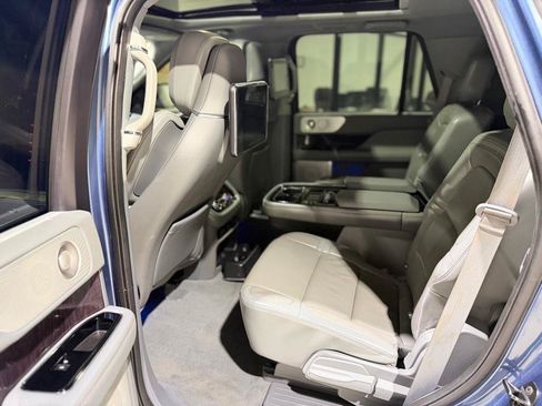 Used 2020 Lincoln Navigator Reserve w/ Luxury Package AWD/4WD image 12