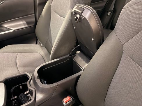 Used 2025 Toyota RAV4 XLE AWD/4WD image 27