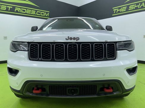 Used 2017 Jeep Grand Cherokee Trailhawk w/ Trailhawk Luxury Group AWD/4WD image 3