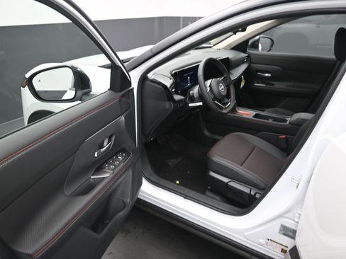 New 2026 Nissan Kicks SR image 10