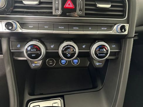 Used 2023 Genesis G70 2.0T image 24