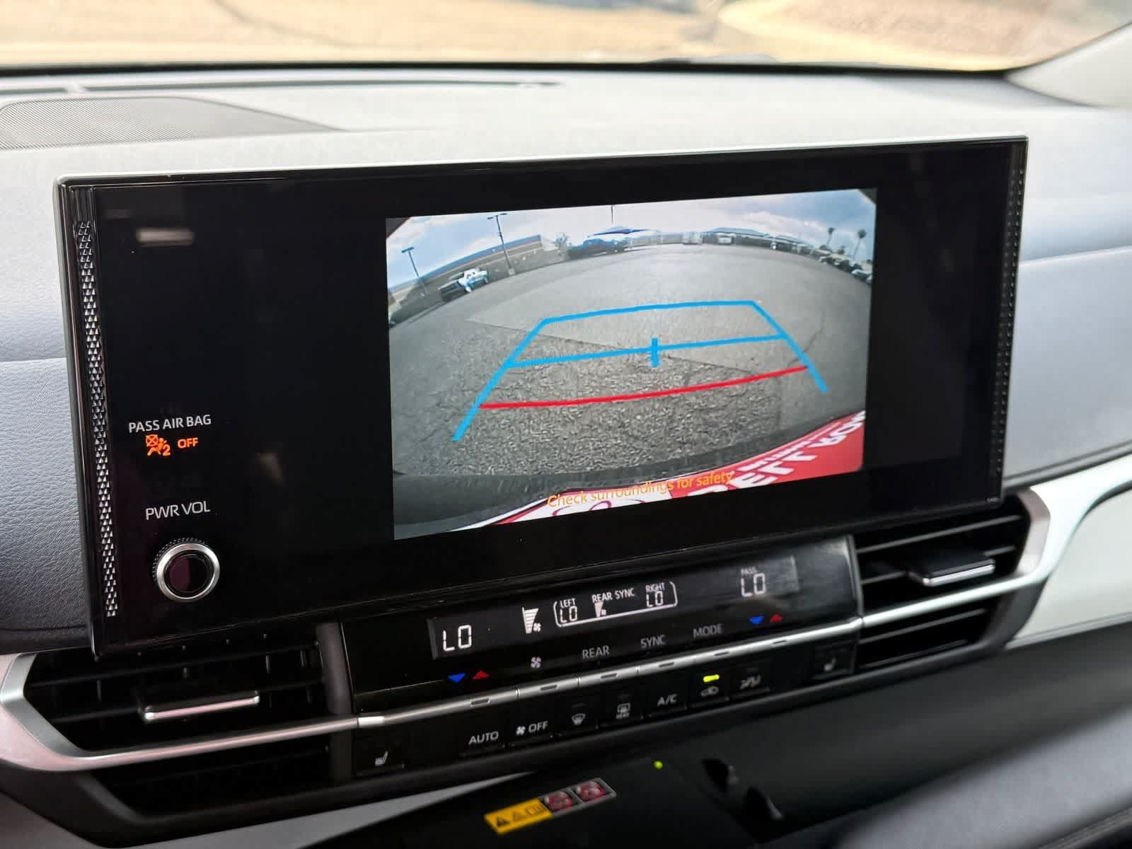 Used 2025 Toyota Sienna XLE FWD image 22