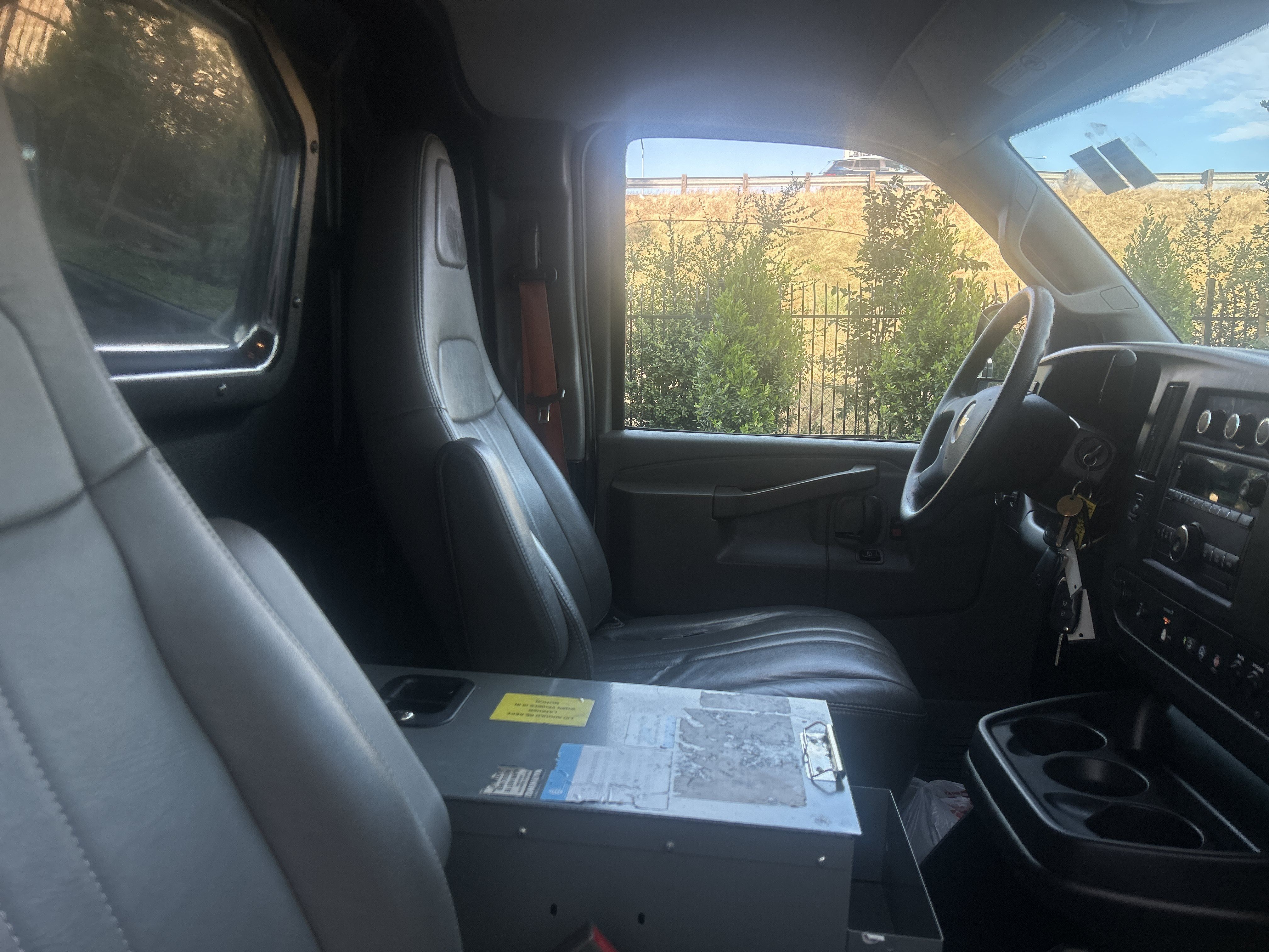 Used 2017 Chevrolet Express 2500 RWD image 21