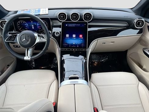 Used 2025 Mercedes-Benz GLC 300 4MATIC image 28