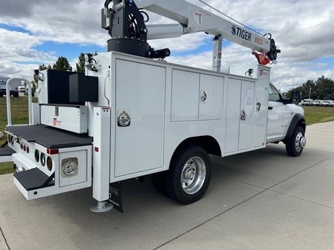 New 2025 RAM 5500 4x4 Regular Cab image 7