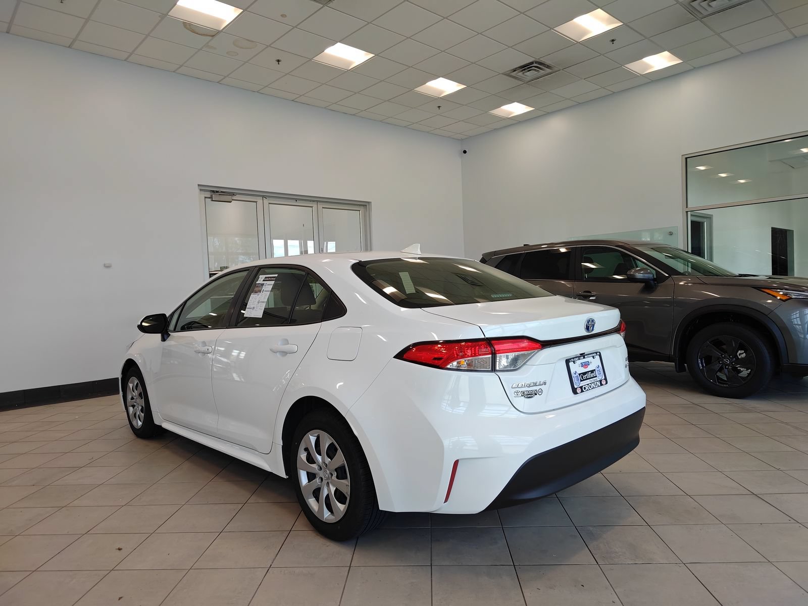Used 2025 Toyota Corolla LE FWD image 5