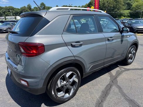 Used 2026 Hyundai Venue SEL FWD image 5