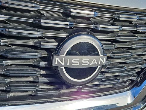 Used 2023 Nissan Rogue SV w/ SV Premium B Package image 11