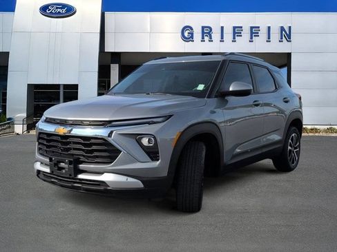Used 2025 Chevrolet TrailBlazer LT AWD/4WD image 11