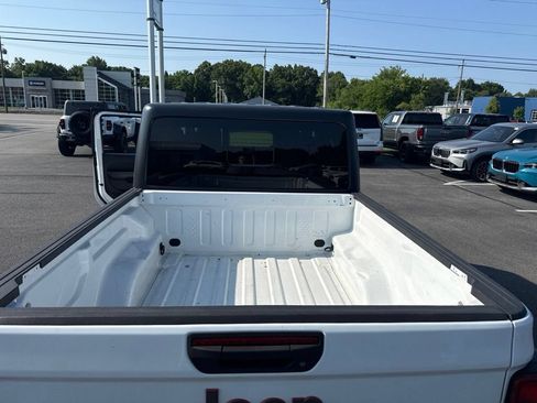 Used 2021 Jeep Gladiator Mojave w/ Cold Weather Group AWD/4WD image 17