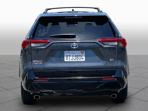 Used 2021 Toyota RAV4 SE w/ Weather & Moonroof Package AWD/4WD image 4