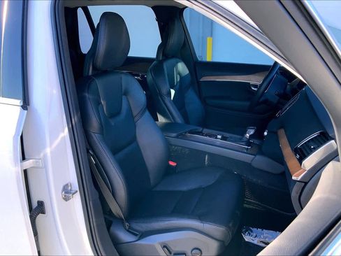Used 2021 Volvo XC90 T6 Momentum w/ Advanced Package image 7