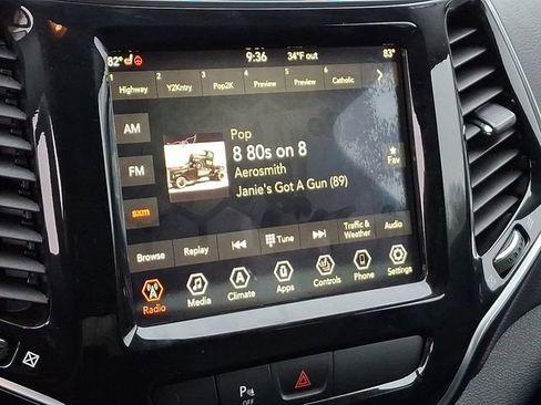 Used 2019 Jeep Cherokee Limited image 20