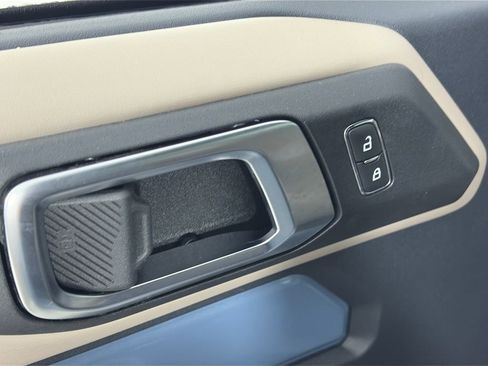 Used 2023 Ford Bronco Wildtrak image 26