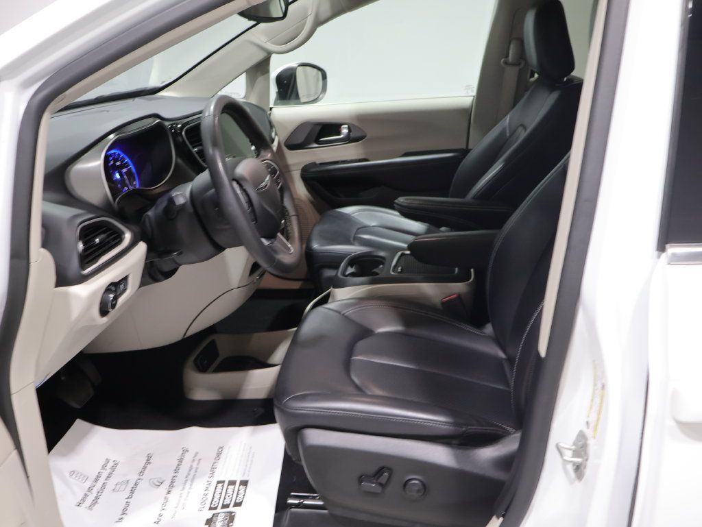Used 2023 Chrysler Pacifica Touring-L FWD image 10