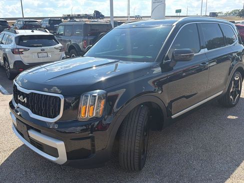 Used 2024 Kia Telluride EX w/ EX Captain's Chair Package FWD image 7