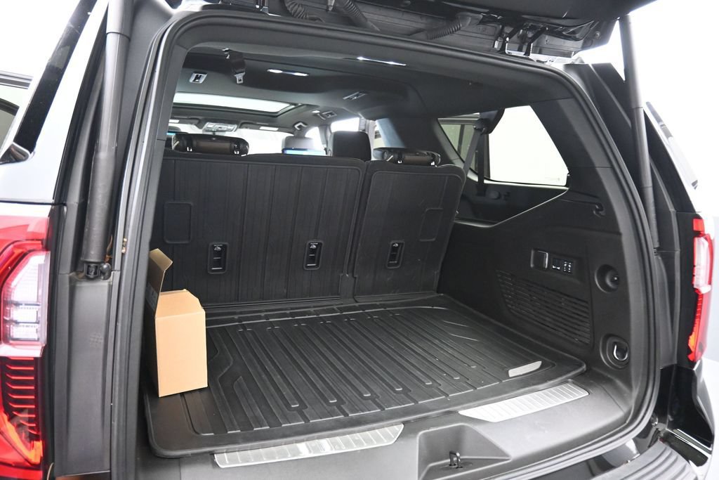 Used 2025 GMC Yukon XL Denali Ultimate w/ LPO, Floor Liner Package AWD/4WD image 18