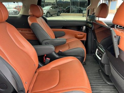 Used 2025 Kia Carnival SX Prestige image 36