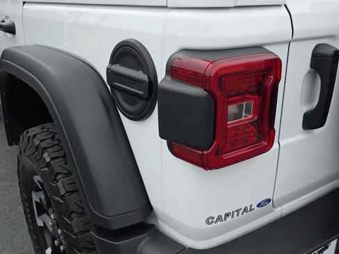 Used 2025 Jeep Wrangler Unlimited Rubicon w/ Safety Group AWD/4WD image 33