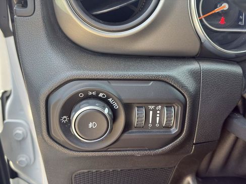Used 2021 Jeep Wrangler Unlimited Sport AWD/4WD image 31