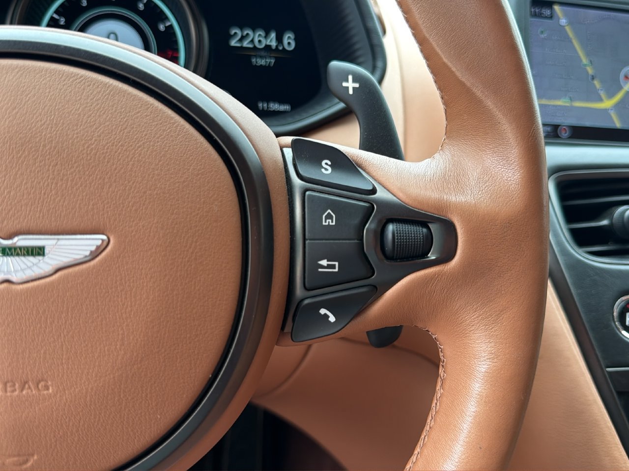Used 2020 Aston Martin DB11 Volante RWD image 22