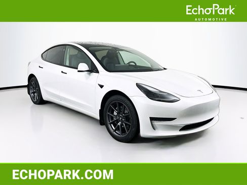 Used 2023 Tesla Model 3 Standard Range image 1