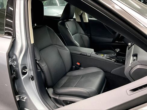Used 2025 Lexus ES 300h w/ Premium Package image 8
