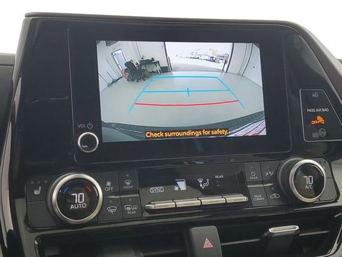 Used 2023 Toyota Highlander XLE image 31