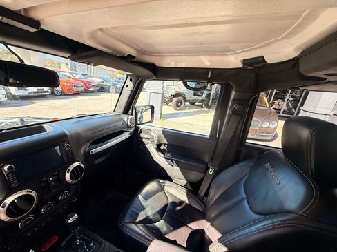 Used 2017 Jeep Wrangler Unlimited Sahara w/ Connectivity Group image 31