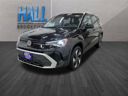 New 2025 Volkswagen Taos SE image 1