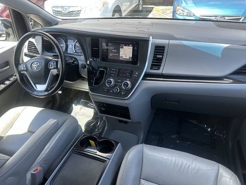 Used 2016 Toyota Sienna XLE Premium AWD/4WD image 7
