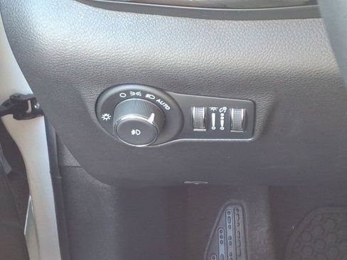 Used 2022 Jeep Compass Trailhawk w/ Trailhawk Convenience Group AWD/4WD image 21