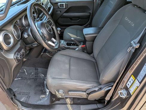 Used 2018 Jeep Wrangler Unlimited Sahara w/ LED Lighting Group AWD/4WD image 15