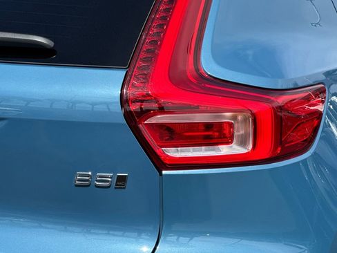 Certified 2025 Volvo XC40 B5 Plus AWD/4WD image 26