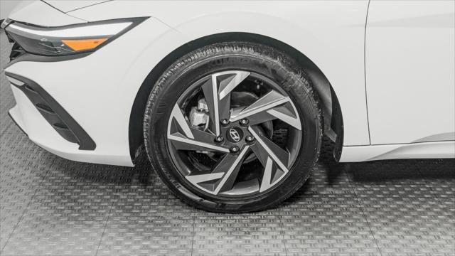 Used 2025 Hyundai Elantra Sport FWD image 34
