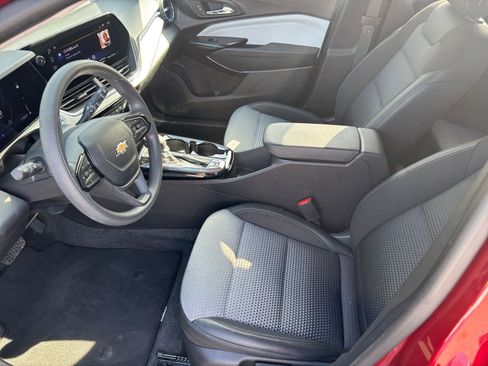 Used 2025 Chevrolet Trax LT image 25